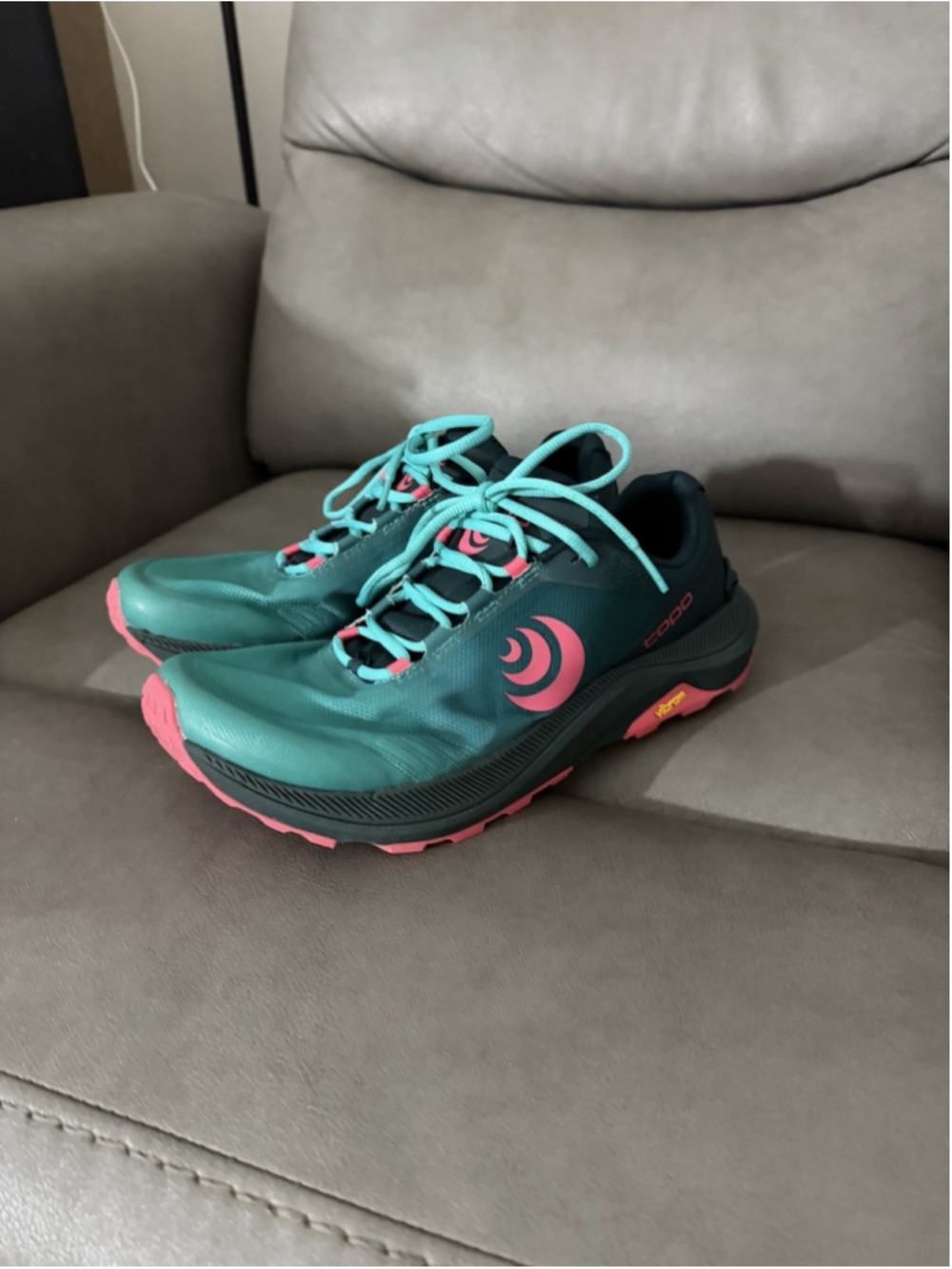 EUC WOMEN’S TOPO DESIGNS MT 5 EMERALD PINK SNEAKERS SIZE 8.5 US EU 40 5 MM DROP